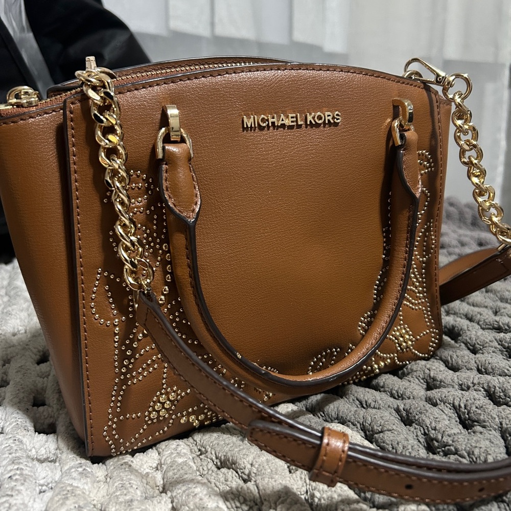 Michael Kors crossbody purse with gold detail.